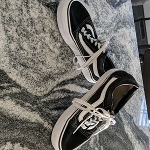 Black and white platform vans 6.5
